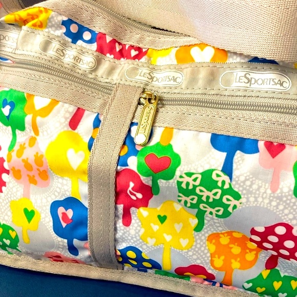 LeSportsac Multicolor Heart and Tree Print Bag. Excellent Condition - Picture 2 of 6